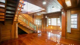 3 Bedroom House for sale in Huai Khwang, Bangkok