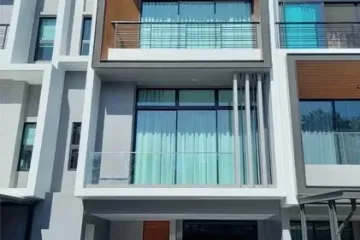 3 Bedroom Townhouse for rent in Saphan Sung, Bangkok