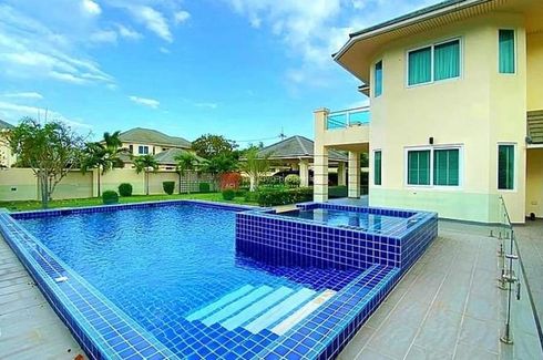 4 Bedroom House for sale in Na Kluea, Chonburi