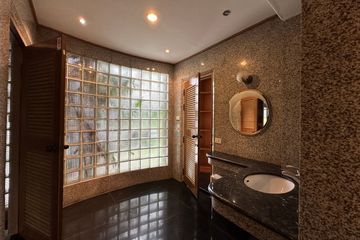 5 Bedroom Office for rent in Phra Khanong, Bangkok near BTS Thong Lo