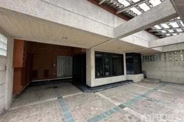 5 Bedroom Warehouse / Factory for rent in Khlong Tan Nuea, Bangkok