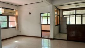 3 Bedroom House for sale in Khlong Tan Nuea, Bangkok