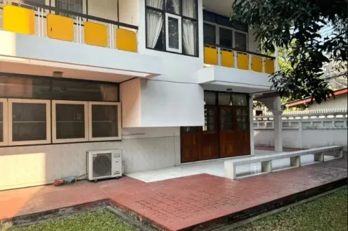 3 Bedroom House for sale in Khlong Tan Nuea, Bangkok