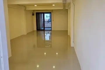Commercial for rent in Khlong Tan Nuea, Bangkok near BTS Phrom Phong