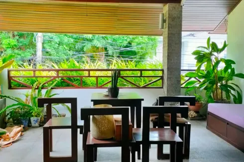 4 Bedroom Townhouse for sale in Phra Khanong Nuea, Bangkok near BTS Phra Khanong