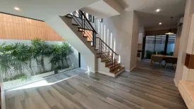 3 Bedroom House for sale in Phra Khanong Nuea, Bangkok near BTS Ekkamai