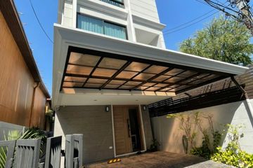 3 Bedroom House for sale in Phra Khanong Nuea, Bangkok near BTS Ekkamai