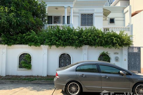 4 Bedroom House for rent in Phra Khanong Nuea, Bangkok