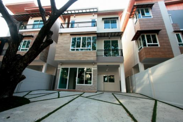 6 Bedroom House for sale in Phlapphla, Bangkok near MRT Lat Phrao 83