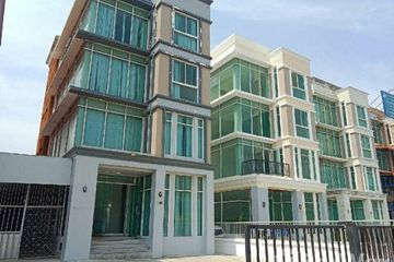 3 Bedroom Townhouse for sale in Khlong Sam Prawet, Bangkok