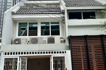 3 Bedroom Townhouse for rent in Khlong Tan Nuea, Bangkok