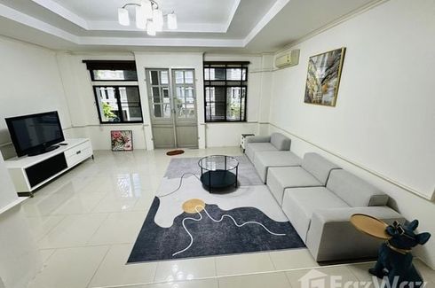 4 Bedroom Townhouse for rent in Moo Baan Chicha Castle, Khlong Toei Nuea, Bangkok near MRT Phetchaburi