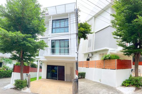 3 Bedroom Townhouse for rent in Areeya Mandarina Sukhumvit 77, Suan Luang, Bangkok near MRT Si Nut