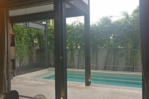 7 Bedroom Villa for sale in Khlong Tan Nuea, Bangkok