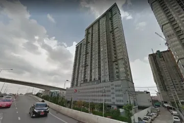 1 Bedroom Condo for sale in Pak Khlong Phasi Charoen, Bangkok near MRT Bang Wa