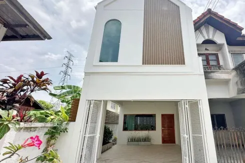 3 Bedroom Townhouse for sale in Nong Hoi, Chiang Mai