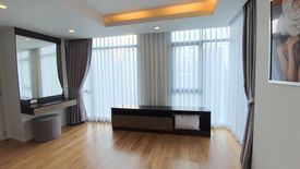 2 Bedroom Condo for sale in Langsuan, Bangkok near BTS Ploen Chit