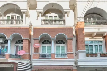 3 Bedroom Townhouse for sale in Hua Mak, Bangkok near MRT Si Burapha