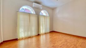 3 Bedroom Townhouse for sale in Hua Mak, Bangkok near MRT Si Burapha