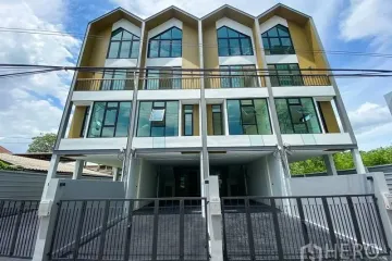 Office for Sale or Rent in Bang Chak, Bangkok