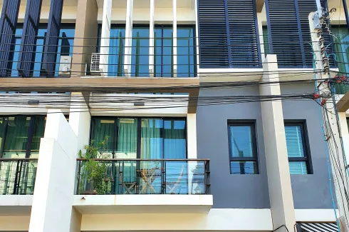 3 Bedroom Townhouse for sale in Bless Town Sukhumvit 50, Phra Khanong, Bangkok near BTS On Nut