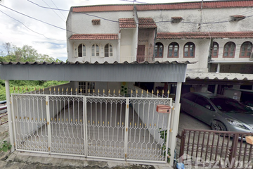 3 Bedroom Townhouse for sale in Bang Kapi, Bangkok near MRT Pradit Manutham