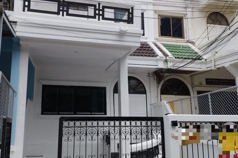 2 Bedroom Townhouse for sale in Din Daeng, Bangkok near MRT Thailand Cultural Centre