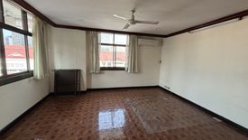 3 Bedroom Apartment for rent in Rishi Court, Khlong Toei Nuea, Bangkok near Airport Rail Link Makkasan