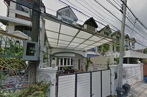 5 Bedroom Townhouse for sale in Khlong Tan Nuea, Bangkok