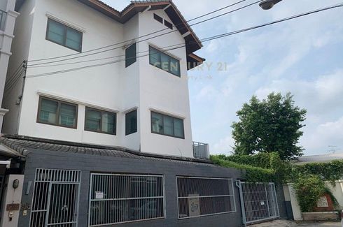 5 Bedroom Townhouse for sale in Bang Chak, Bangkok near BTS Punnawithi