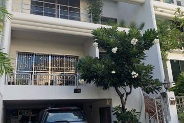 4 Bedroom House for sale in Khlong Tan Nuea, Bangkok