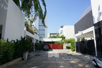 4 Bedroom House for rent in Phra Khanong Nuea, Bangkok
