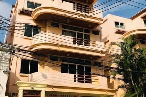 4 Bedroom Townhouse for rent in Khlong Tan Nuea, Bangkok