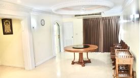 3 Bedroom Condo for sale in Saichol Mansion, Bang Lamphu Lang, Bangkok near BTS Saphan Taksin