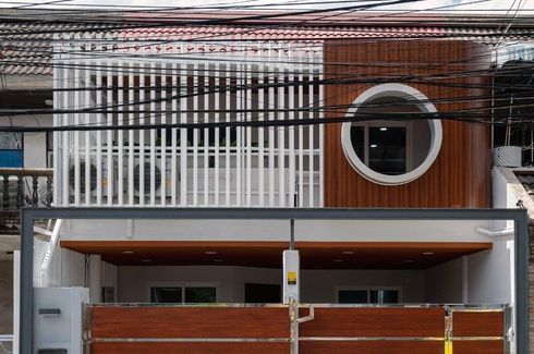 3 Bedroom Townhouse for rent in Huai Khwang, Bangkok