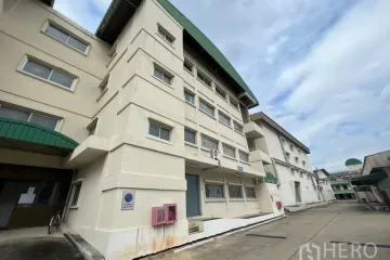 Warehouse / Factory for rent in Hua Mak, Bangkok near MRT Lam Sali