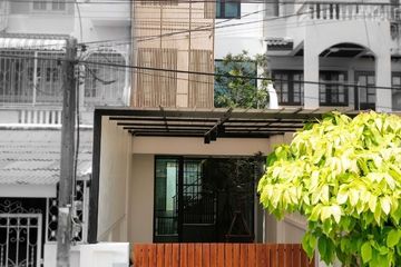 3 Bedroom Townhouse for sale in Lat Phrao, Bangkok