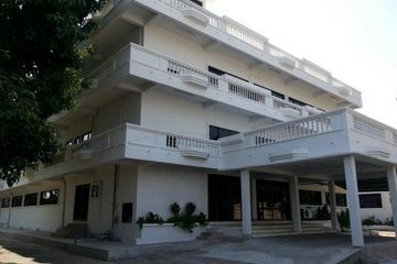 1 Bedroom Office for rent in Dokmai, Bangkok