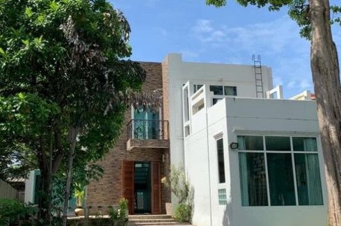 3 Bedroom House for sale in Chan Kasem, Bangkok near MRT Chankasem