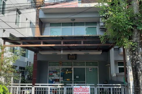 3 Bedroom House for sale in Sam Sen Nok, Bangkok