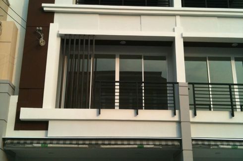3 Bedroom Townhouse for rent in Bang Chak, Bangkok