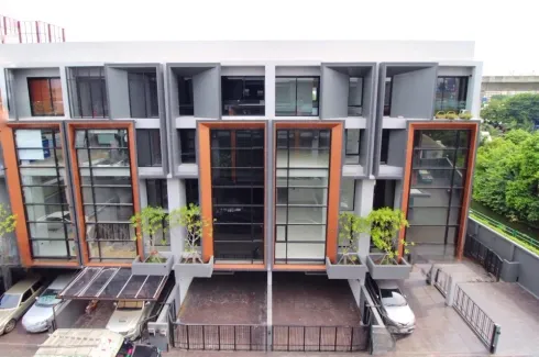 1 Bedroom Townhouse for sale in Suan Luang, Bangkok
