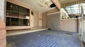 4 Bedroom Townhouse for sale in Phra Khanong, Bangkok near BTS Ekkamai