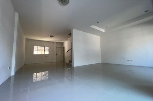 3 Bedroom Townhouse for sale in Lam Pla Thio, Bangkok