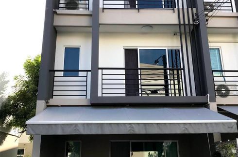 3 Bedroom Townhouse for sale in Suan Luang, Bangkok