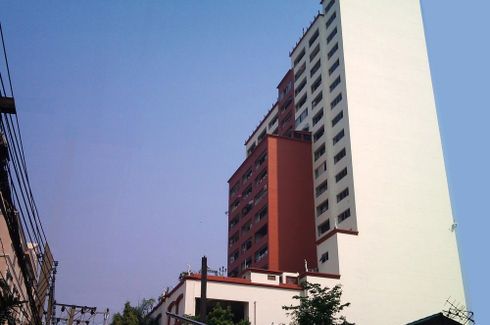 Condo for sale in First Tower condominium, Khlong Toei Nuea, Bangkok near Airport Rail Link Makkasan