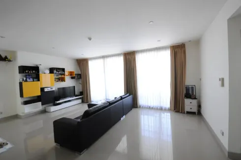 3 Bedroom Condo for sale in Bang Lamphu Lang, Bangkok