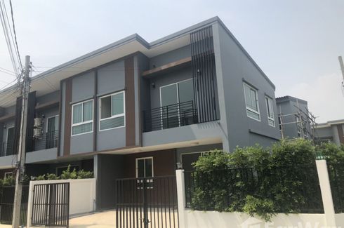 3 Bedroom Townhouse for sale in Om Kret, Nonthaburi