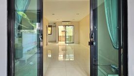 3 Bedroom Townhouse for sale in Baan Klang Muang Rattanathibet, Bang Kraso, Nonthaburi near MRT Yaek Nonthaburi 1