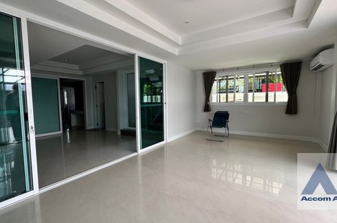 5 Bedroom House for sale in Phra Khanong, Bangkok near BTS Ekkamai